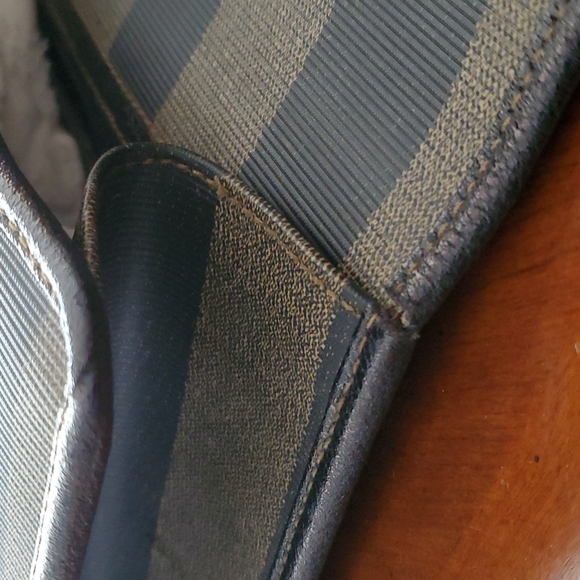 Vintage RARE FENDI CLUTCH - Picture 10 of 15